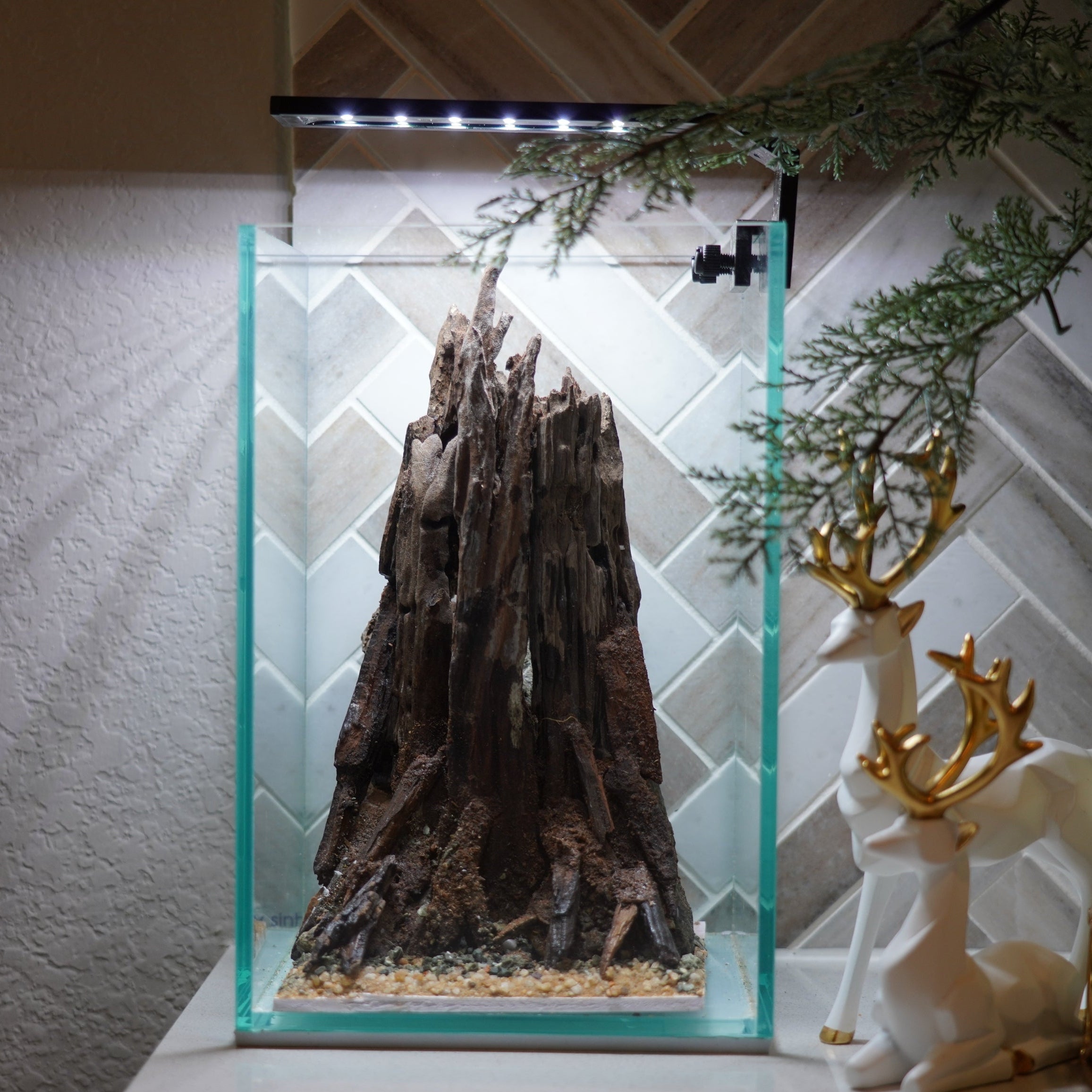 [SCAPE-74] Nature Aquarium Aquascape Driftwood– 1.6 Gallons